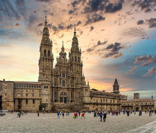 El turismo cultural de Los pilares de la tierra a través de escenarios como Santiago de Compostela 